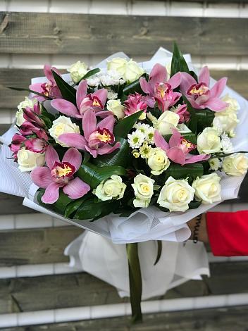 Букет цветов из: Розы и Хризантемы в Праслово