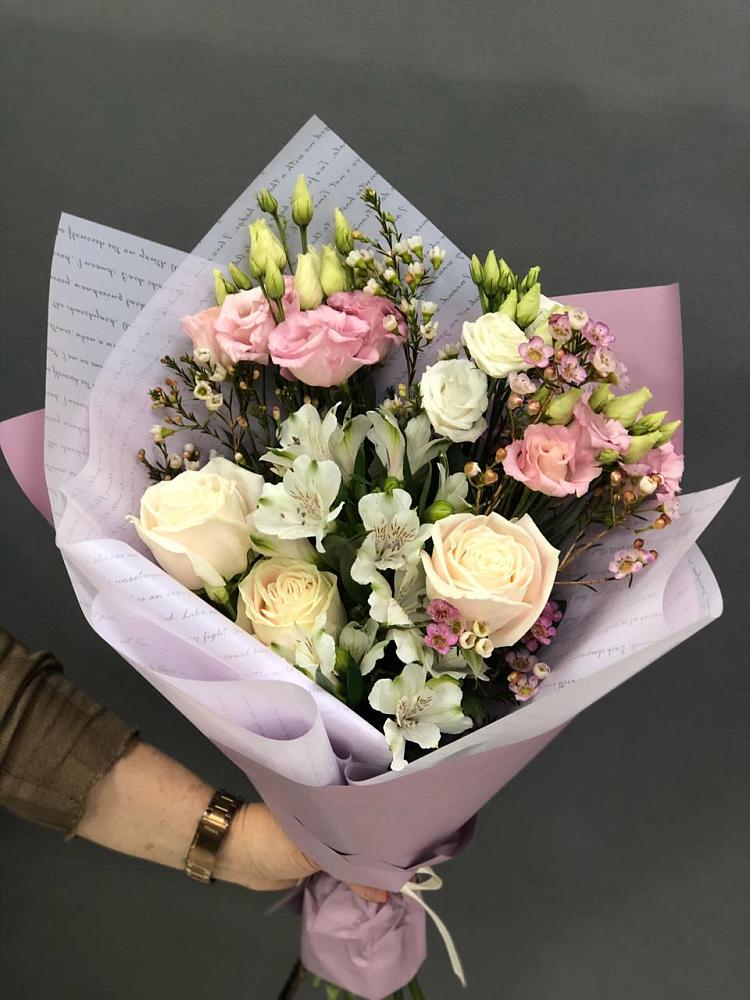 Букет цветов из: Альстромерии, Розы и Лизиантусы в Праслово