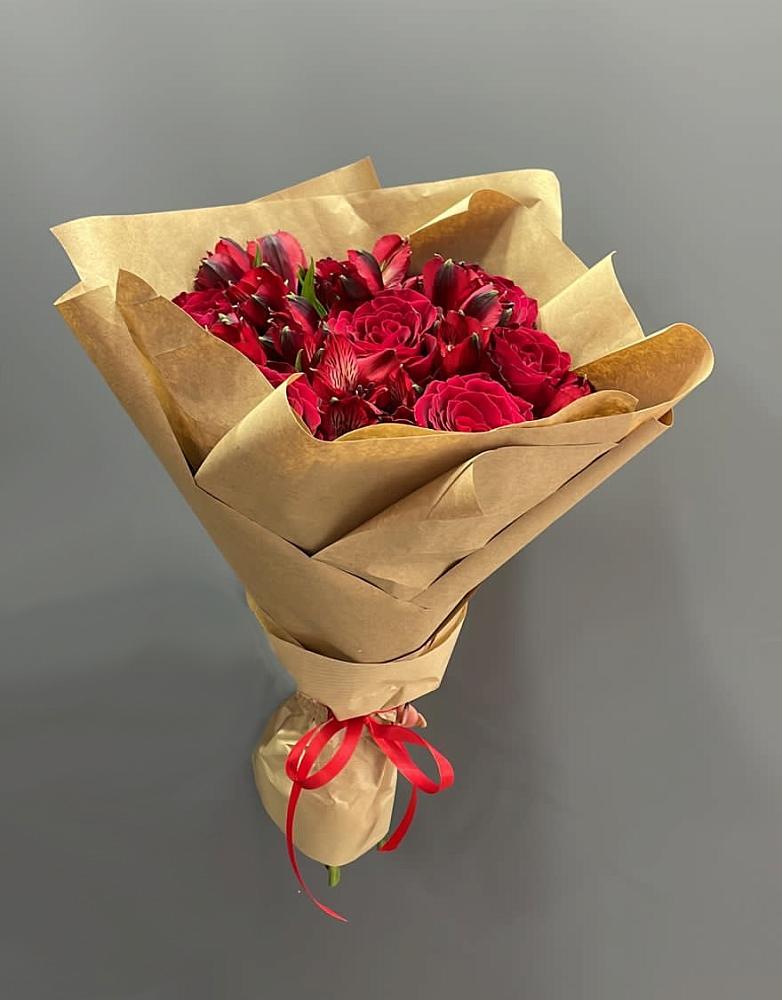 Букет цветов из: Альстромерии и Розы в Праслово