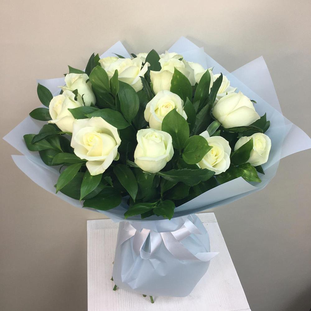 Букет 15 Белых роз Проуд в Праслово