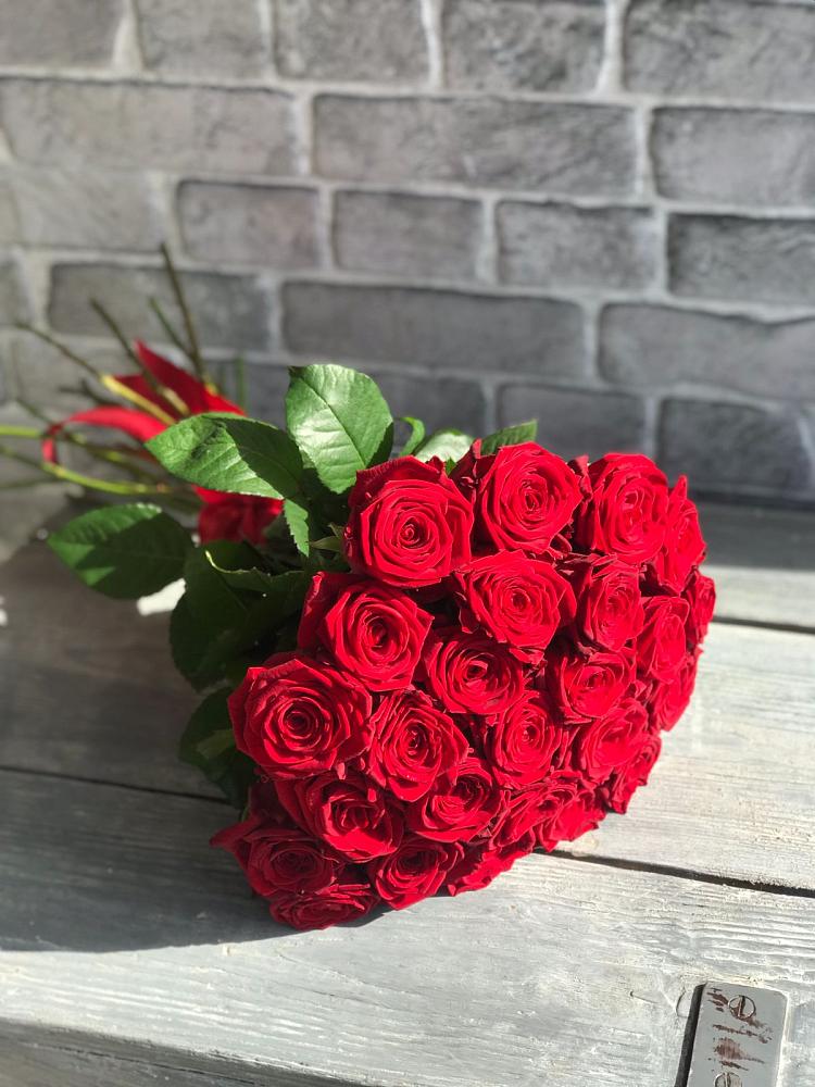 Букет Красные розы Фридом в Праслово