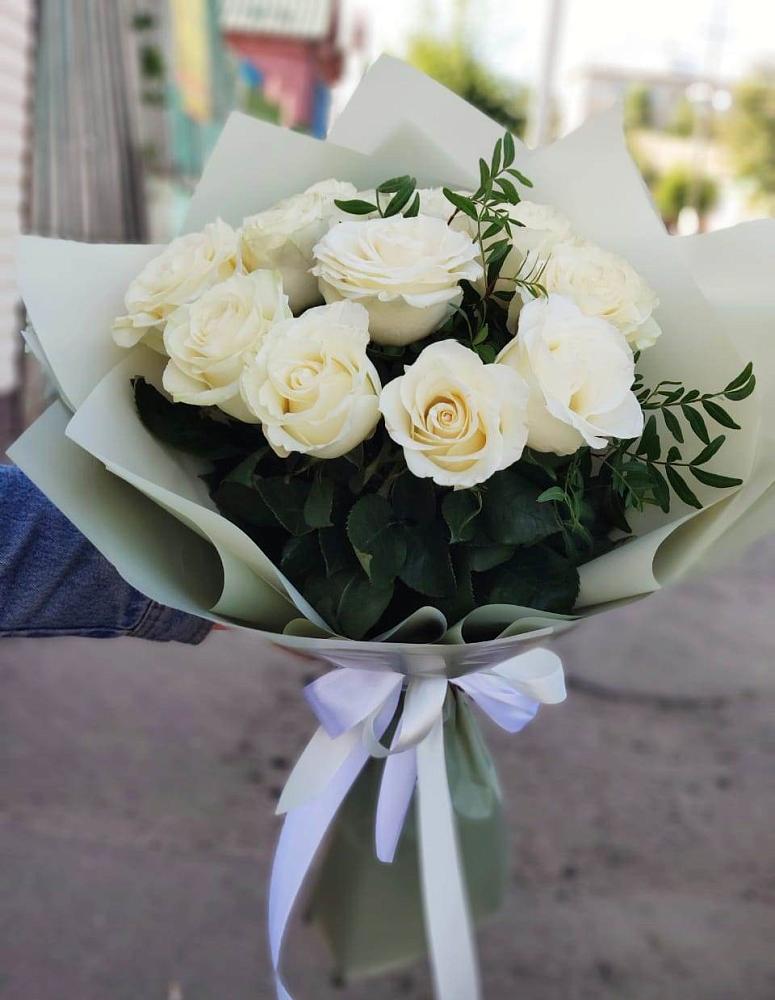 Букет Белые розы Проуд в Праслово