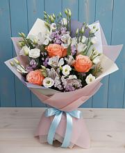 Букет цветов из:  Лизиантусы, Розы, Альстромерии и Гипсофила в Праслово