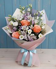 Букет цветов из:  Лизиантусы, Розы, Альстромерии и Гипсофила в Праслово