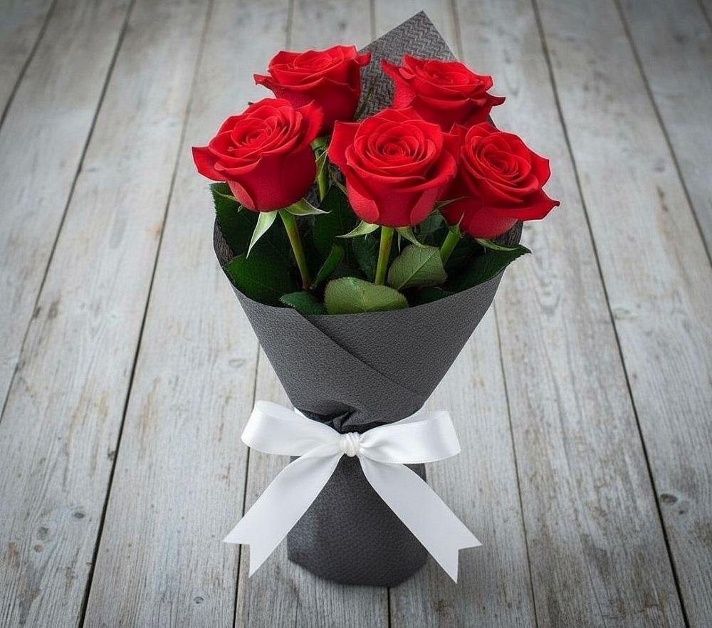 Букет 5 Красных роз Эдлесс Лав в Праслово